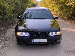 BMW 5 Series foto 2