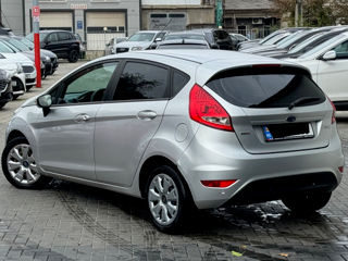 Ford Fiesta foto 5