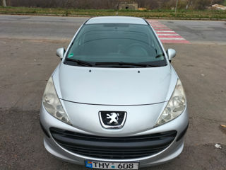 Peugeot 207 foto 2