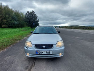 Hyundai Accent foto 1