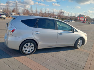 Toyota Prius v