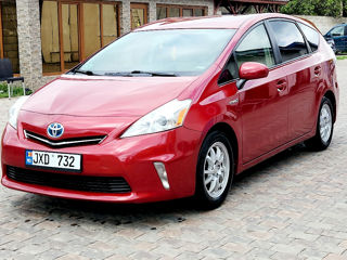 Toyota Prius v foto 1