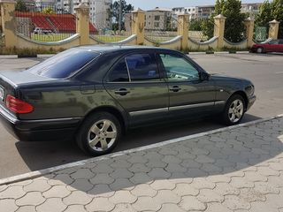 Mercedes E Class foto 1