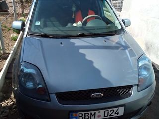 Ford Fiesta foto 1