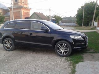 Audi Q7 foto 1