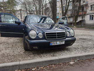 Mercedes E-Class foto 1