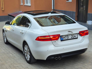 Jaguar XE foto 3