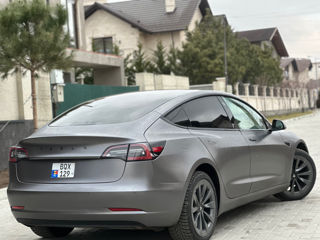 Tesla Model 3 foto 4