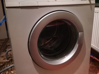 Masina de spălat haine AEG foto 1