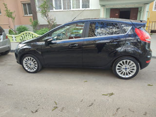 Ford Fiesta 5D