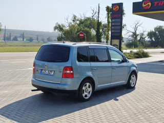 Volkswagen Touran foto 5