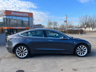 Tesla Model 3 foto 4