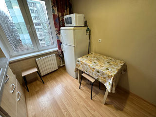 Apartament cu 2 camere, 60 m², Botanica, Chișinău foto 4