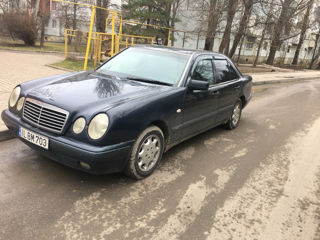 Mercedes E-Class foto 2