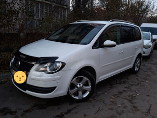 Volkswagen Touran foto 2