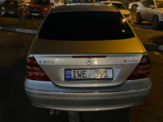 Mercedes C-Class foto 6