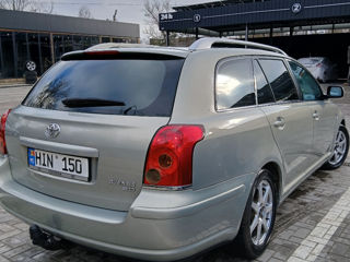 Toyota Avensis foto 2