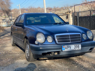 Mercedes E-Class foto 3