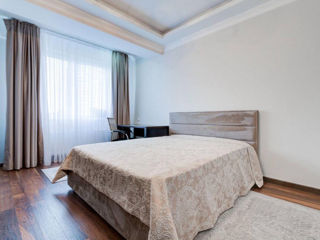 Apartament cu 2 camere, 80 m², Centru, Chișinău