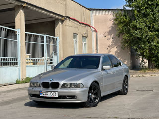 BMW 5 Series foto 1