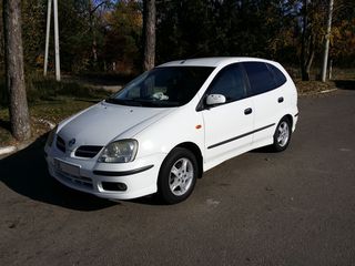 Nissan Almera Tino foto 1