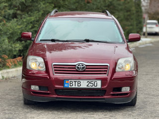 Toyota Avensis foto 2