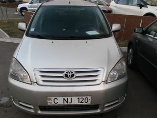 Toyota Avensis Verso foto 5