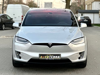 Tesla Model X foto 2