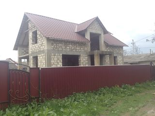 Casa cu mansarda in Cahul 181m2 +8ari pamint la Lipovanca foto 1