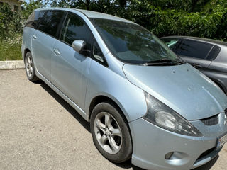 Mitsubishi Grandis foto 2