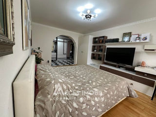 Apartament cu 3 camere, 98 m², Buiucani, Chișinău foto 3