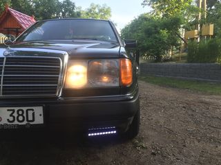 Mercedes Series (W124) foto 1