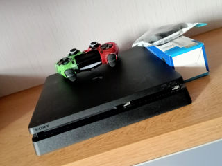 Vând PlayStation 4!!