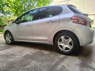 Peugeot 208 foto 5