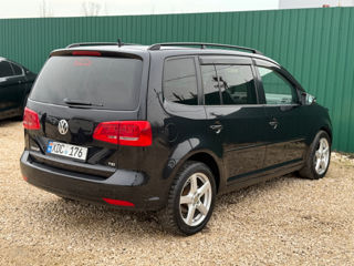 Volkswagen Touran foto 2