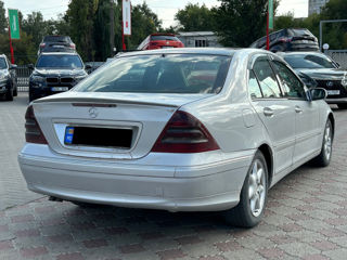 Mercedes C-Class foto 3