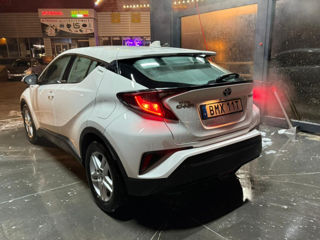 Toyota C-HR foto 4