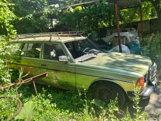 Mercedes Series (W123), 1985 г.