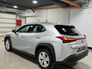 Lexus UX фото 3