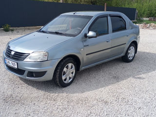 Dacia Logan foto 1