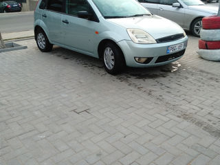 Ford Fiesta foto 2