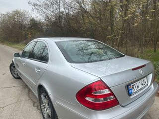 Mercedes E-Class foto 2