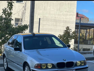 BMW 5 Series foto 1