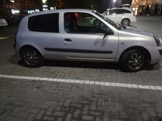 Renault Clio foto 1