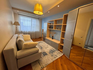 Apartament cu 2 camere, 70 m², Centru, Chișinău foto 3