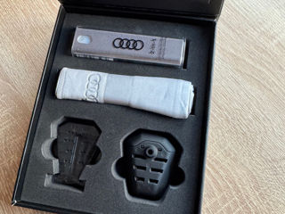 Vând set de accesorii Audi/Original. Set de curățare a ecranelor și parfum pentru interior Audi. foto 2