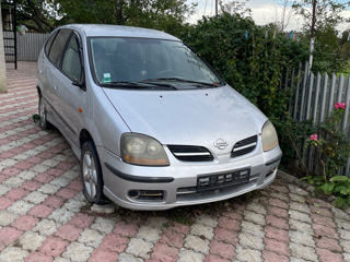 Nissan Almera Tino foto 1