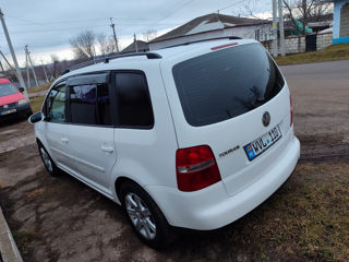 Volkswagen Touran foto 4