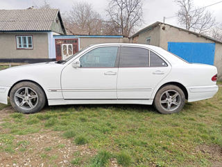 Mercedes E-Class foto 4