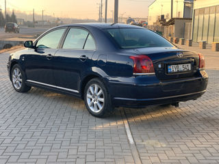 Toyota Avensis foto 5